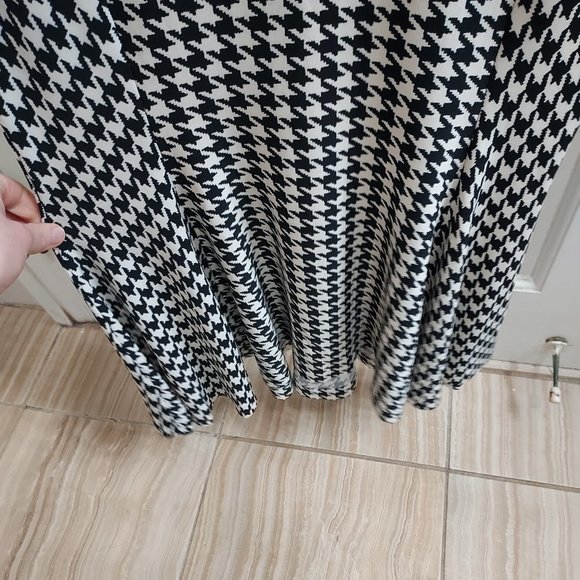 NORMA KAMALI Black White Check Long Sleeve Crew Fishtail Dress - Picture 6 of 8